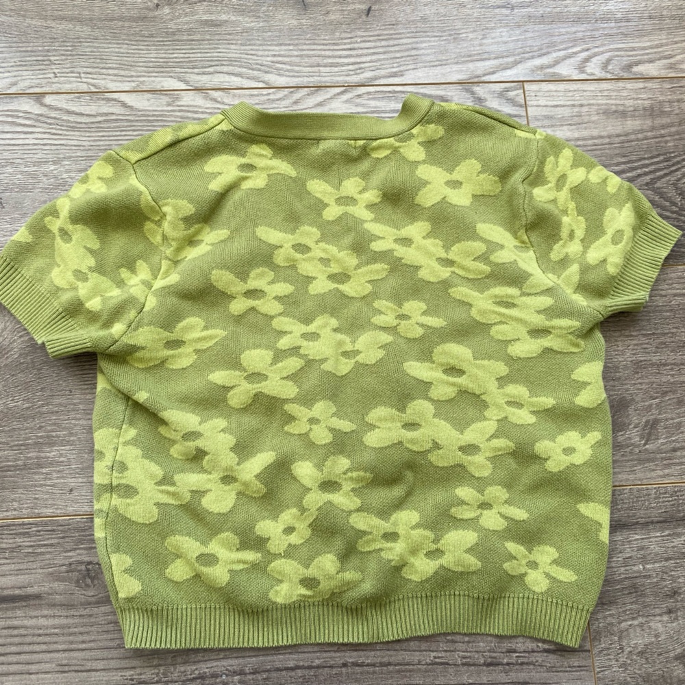 3/$30 Garage Green Retro Floral Print T-shirt Button up Cropped Cardigan - Picture 2 of 5